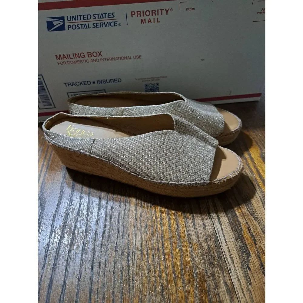 8.5M Franco Sarto Pine Gold Platform Low Back Peep Toe Slip on Wedge Heel Shoes